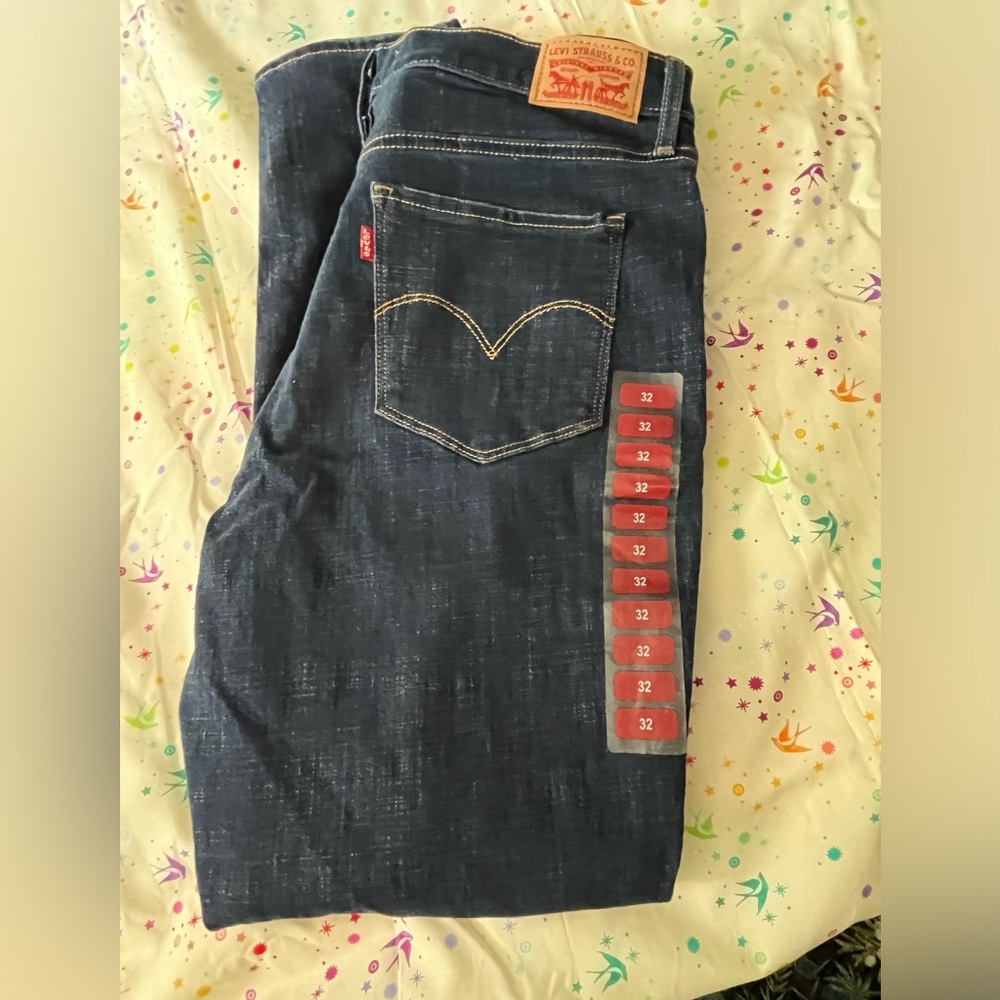 Women’s Levi’s 311 shaping skinny- size 32